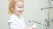Как приучить кроху мыть руки? IsMama до года