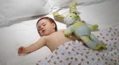 Как ребенка приучить засыпать в собственной кроватке? IsMama до года