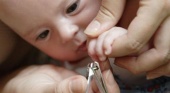 Как стричь ногти младенца? IsMama до года
