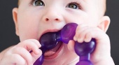 Признаки прорезывания зубов у ребенка IsMama до года