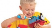 Какие игрушки выбрать для детей: натуральные или пластмассовые? IsMama до года