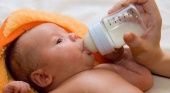 Как кормить ребенка из бутылочки? Продолжение IsMama до года